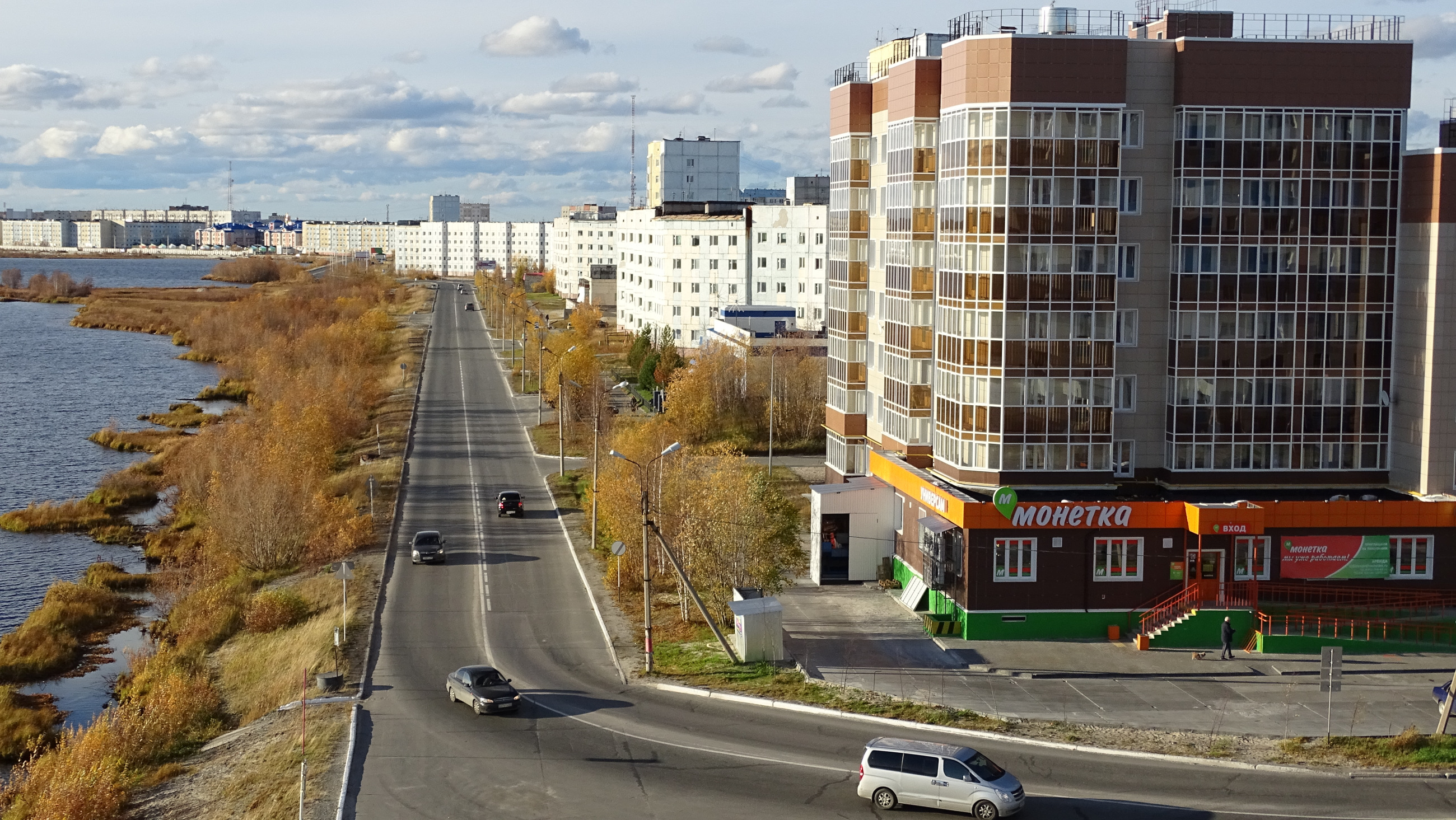 г.Надым. Набережная Оруджева. Магазин Монетка