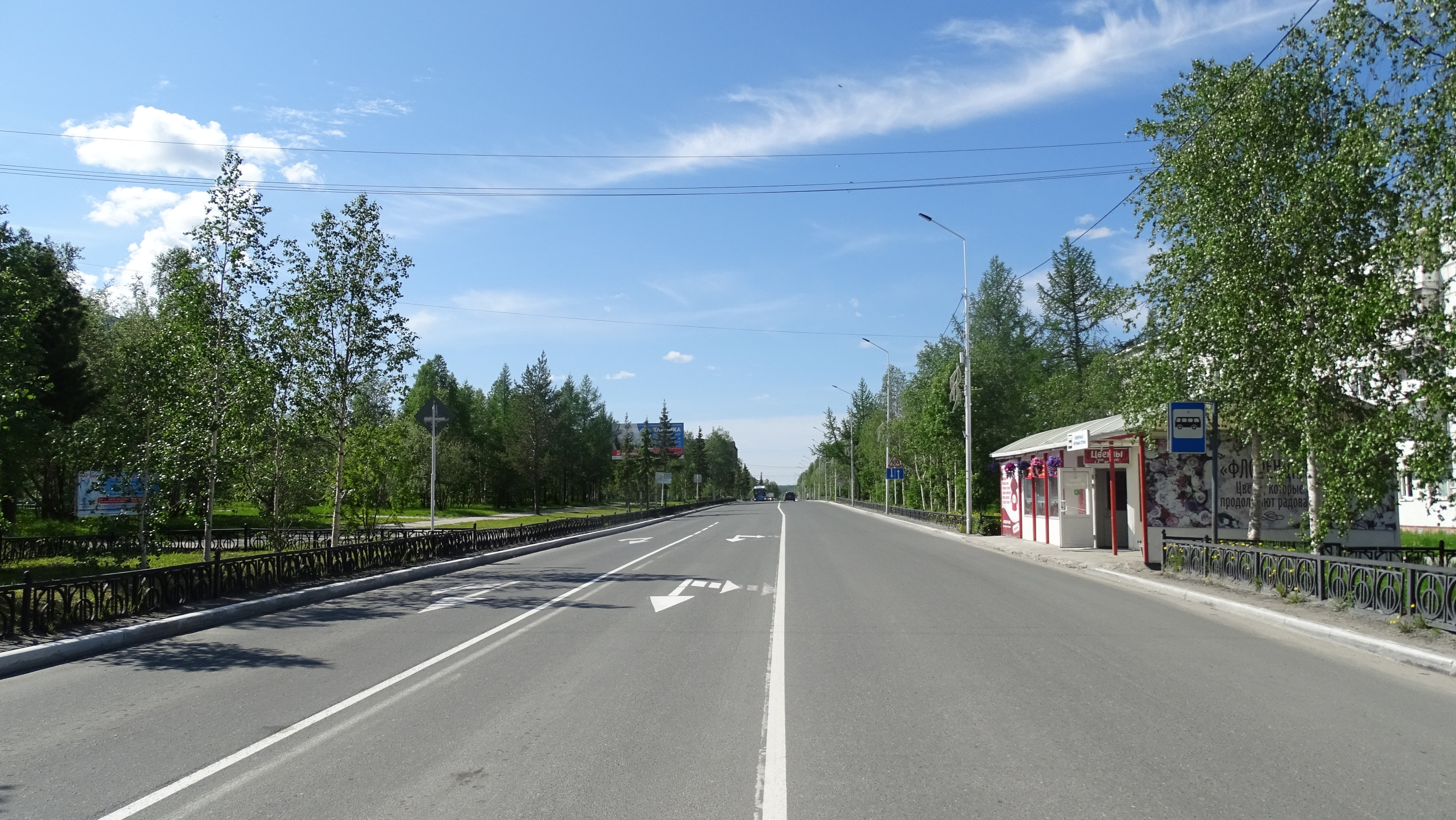 г.Надым. ул.Комсомольская. Автодорога.