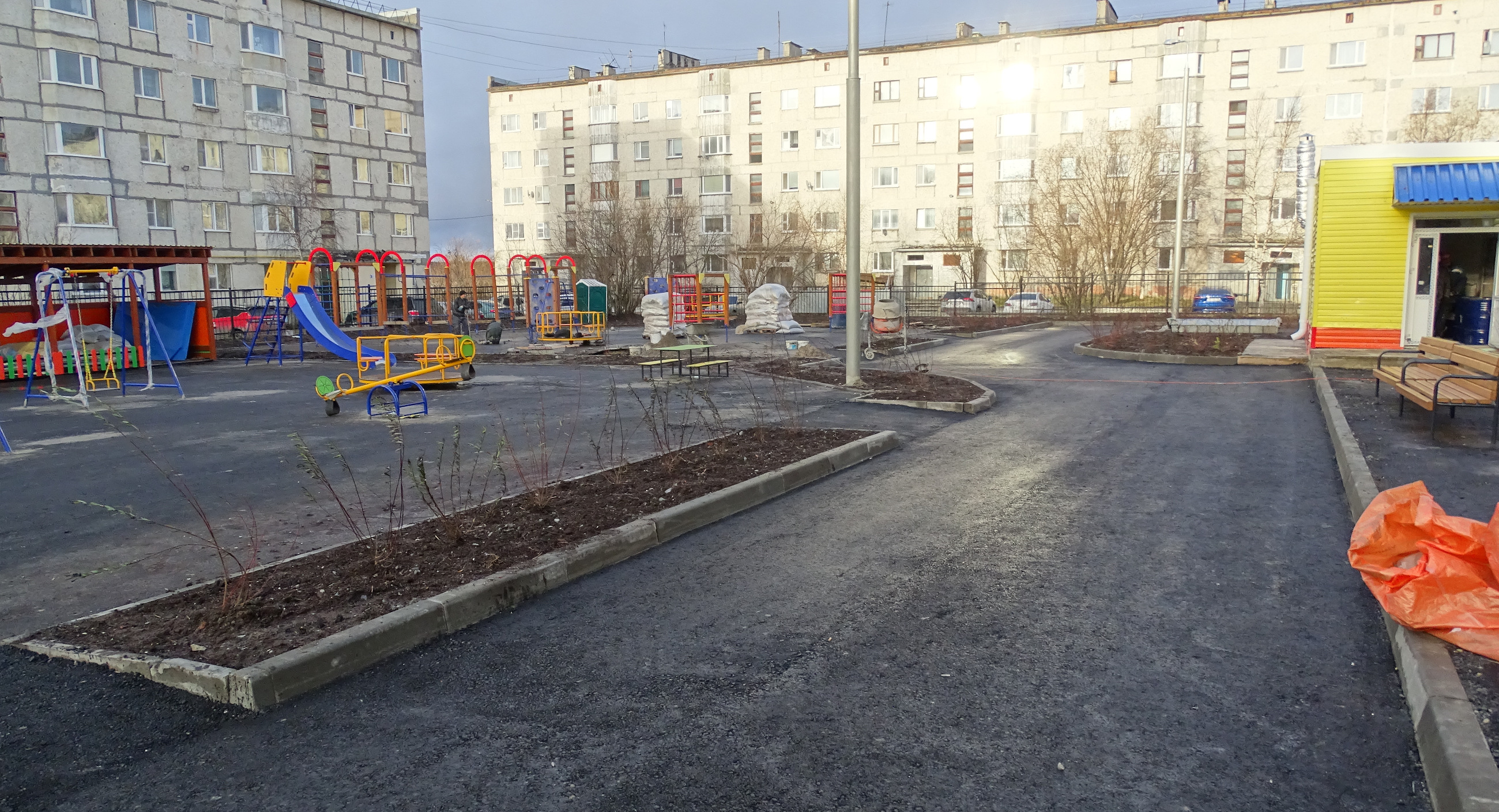 г. Надым д/с Ромашка. Благоустройство территории. Детские площадки. Сентябрь 2021г .